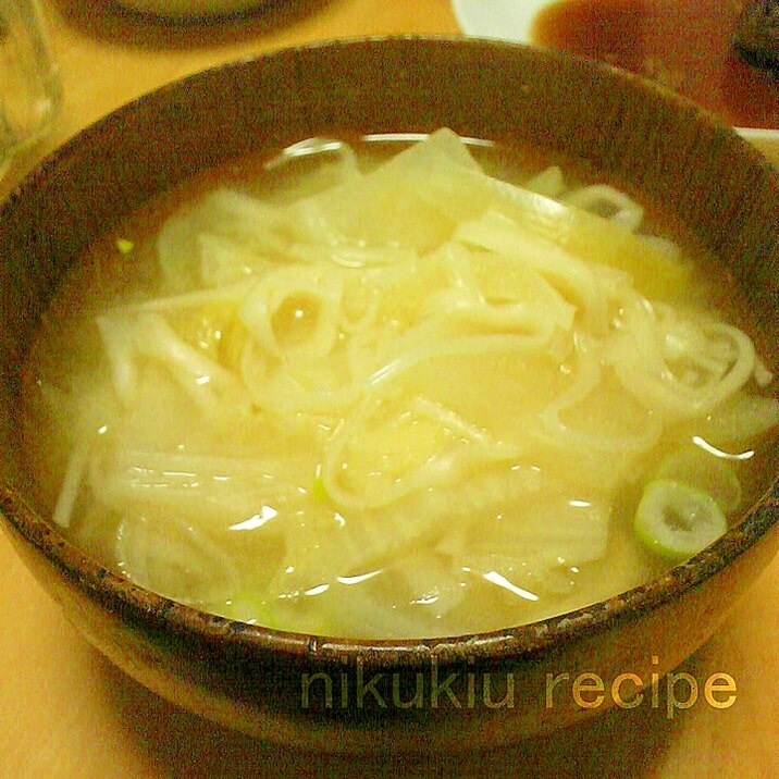 そうめん・白菜・たまねぎ・大根・ねぎの味噌汁